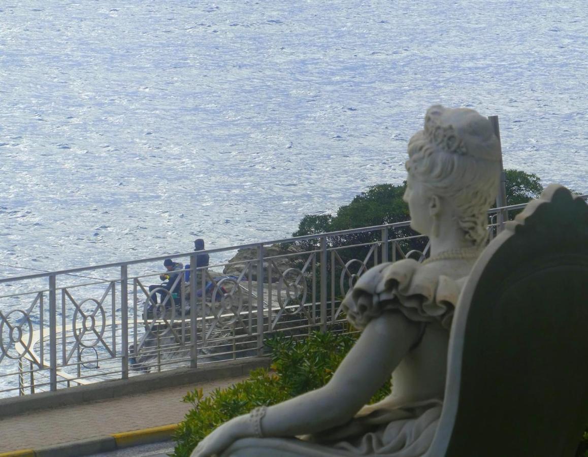 Villa Gaia - Luxury Villa, Pool & Wellness Rooms Bordighera Eksteriør billede