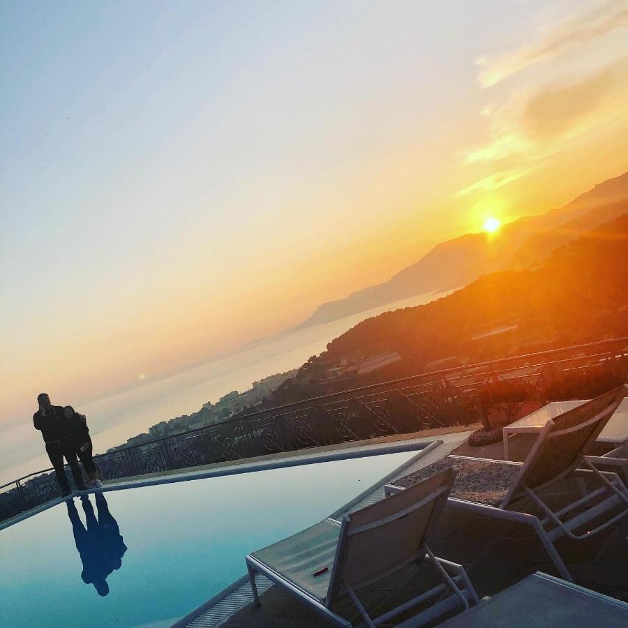 Villa Gaia - Luxury Villa, Pool & Wellness Rooms Bordighera Eksteriør billede