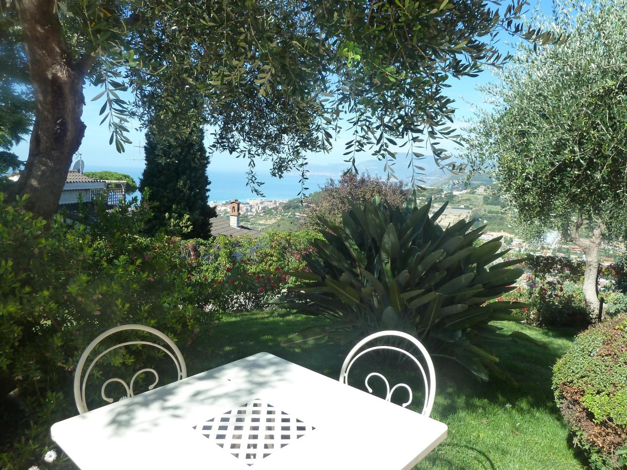 Villa Gaia - Luxury Villa, Pool & Wellness Rooms Bordighera Eksteriør billede