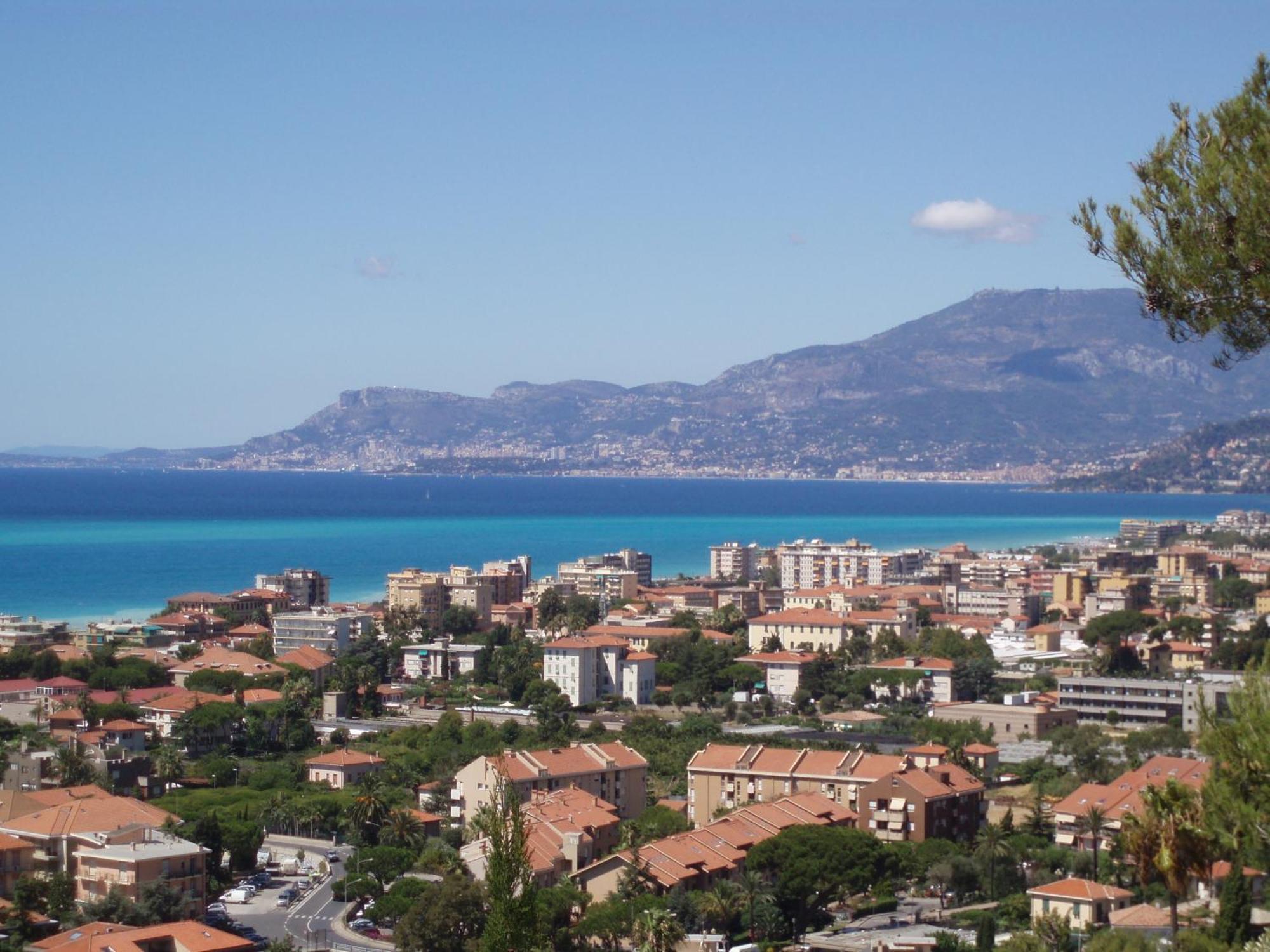 Villa Gaia - Luxury Villa, Pool & Wellness Rooms Bordighera Eksteriør billede