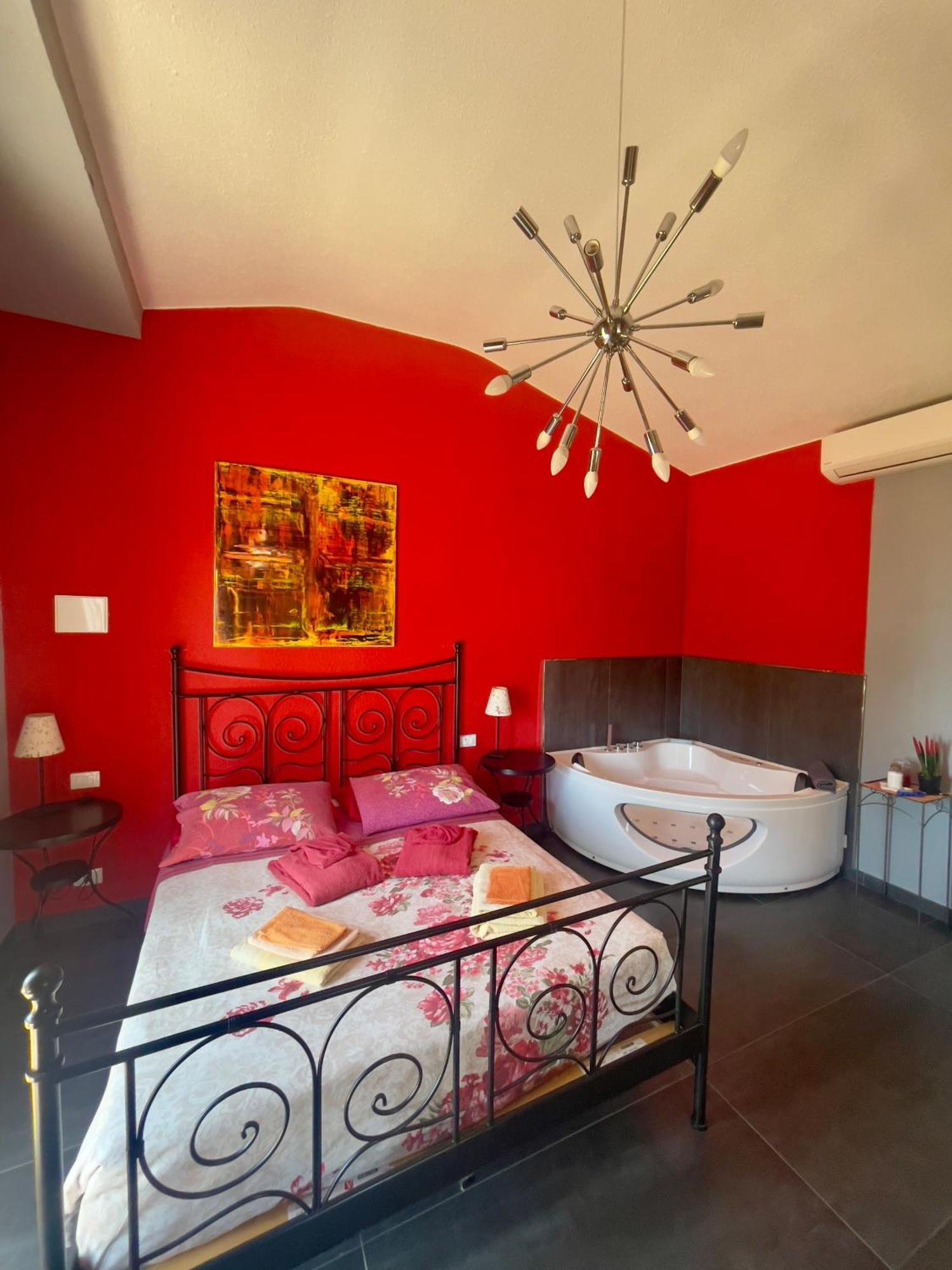 Villa Gaia - Luxury Villa, Pool & Wellness Rooms Bordighera Eksteriør billede
