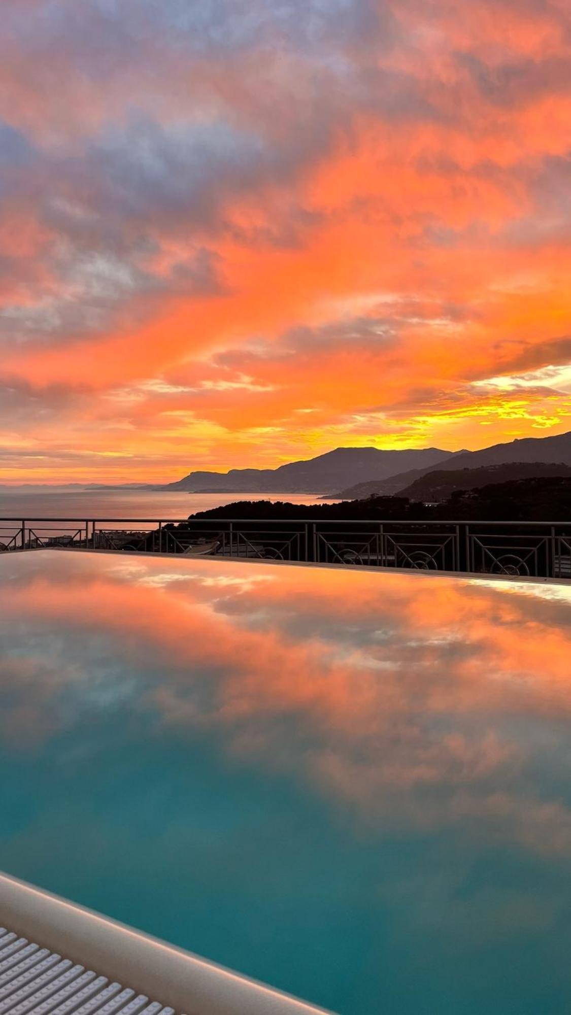 Villa Gaia - Luxury Villa, Pool & Wellness Rooms Bordighera Eksteriør billede