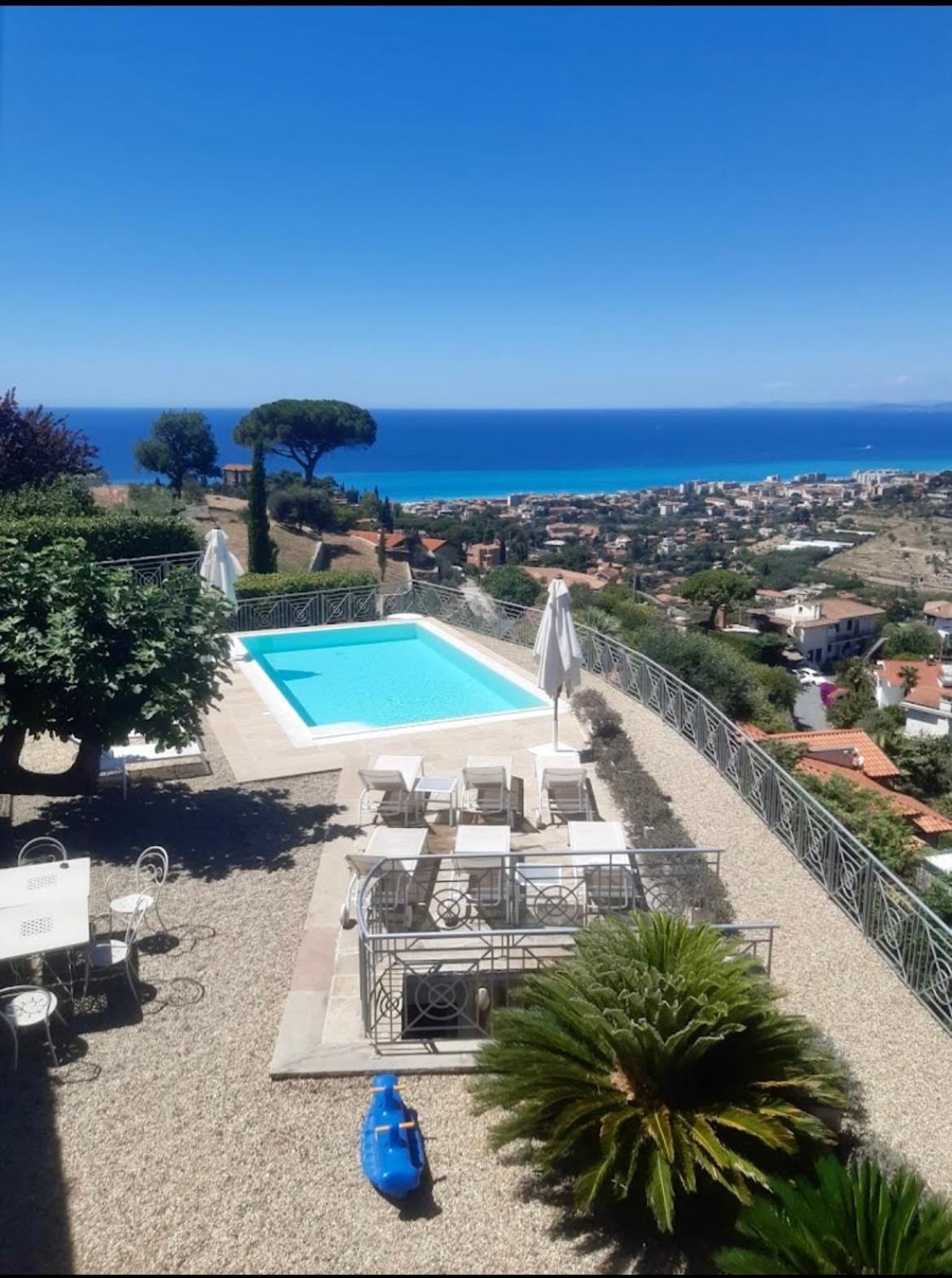 Villa Gaia - Luxury Villa, Pool & Wellness Rooms Bordighera Eksteriør billede