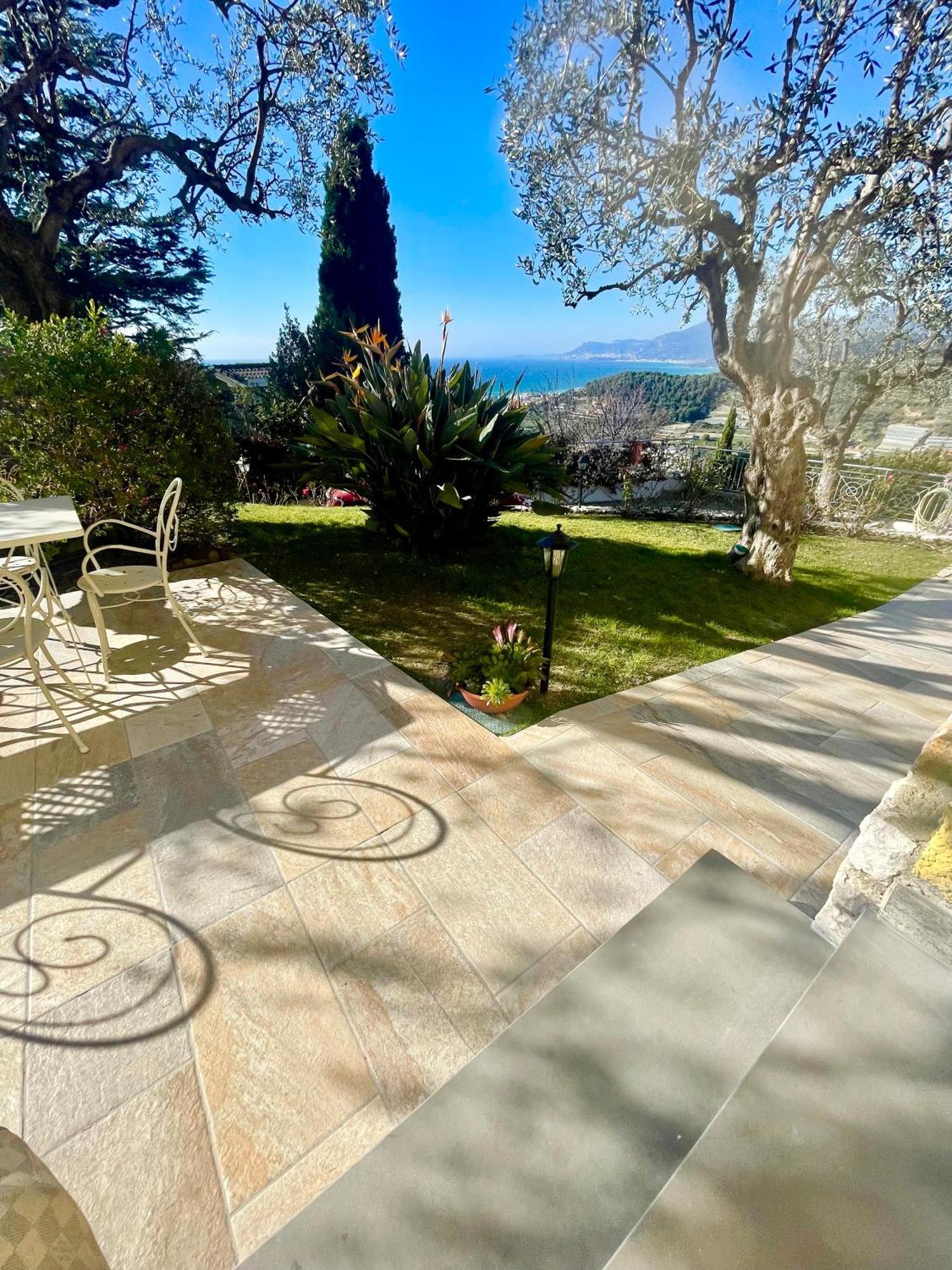 Villa Gaia - Luxury Villa, Pool & Wellness Rooms Bordighera Eksteriør billede