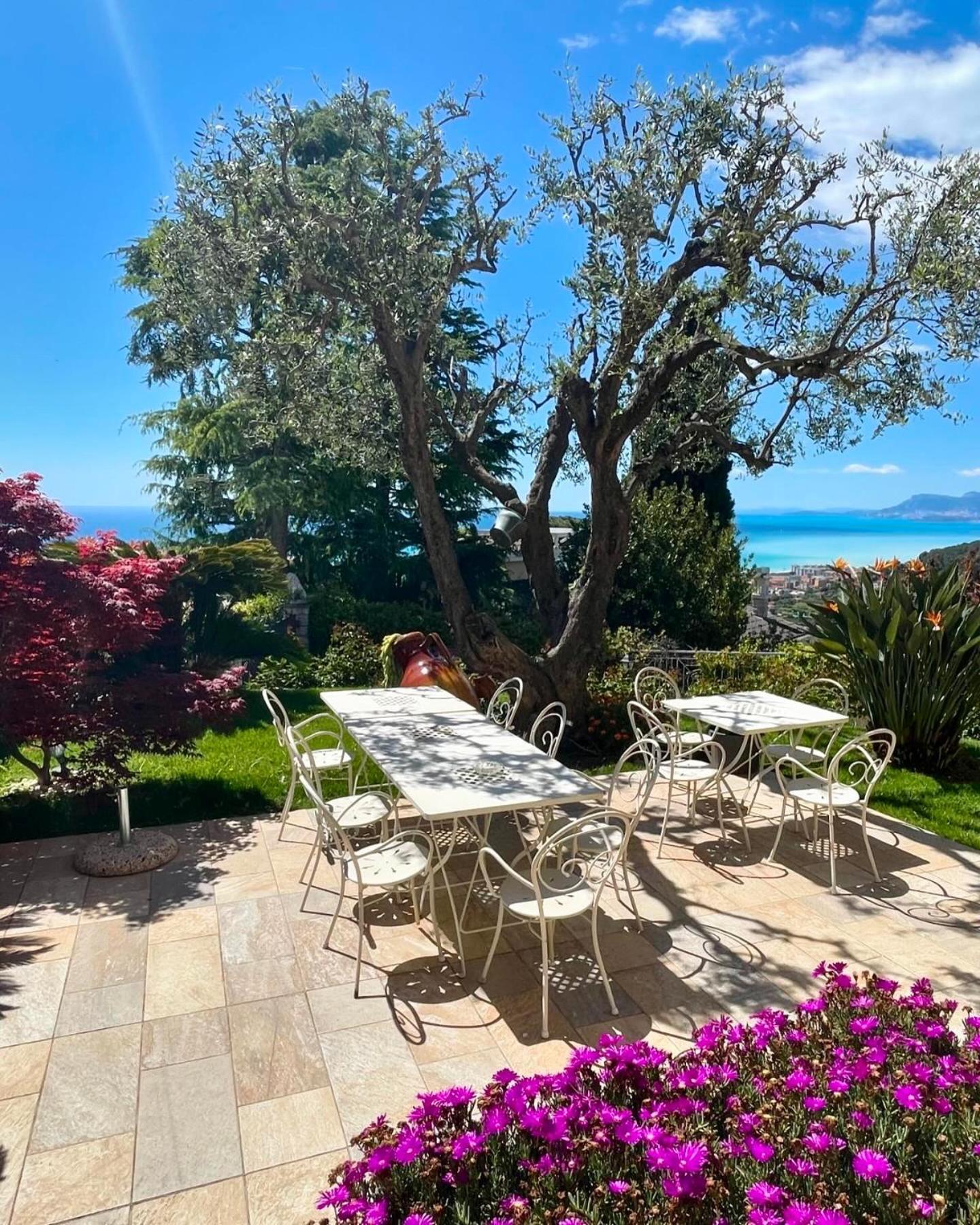 Villa Gaia - Luxury Villa, Pool & Wellness Rooms Bordighera Eksteriør billede