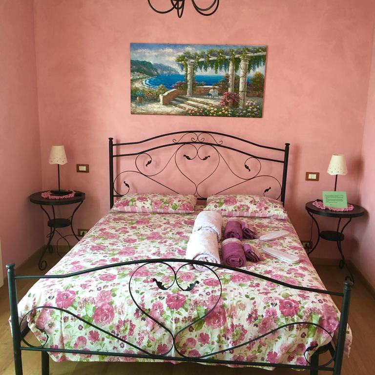 Villa Gaia - Luxury Villa, Pool & Wellness Rooms Bordighera Eksteriør billede
