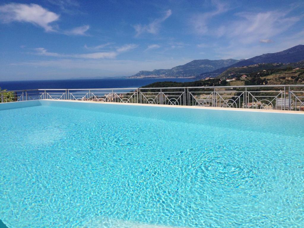 Villa Gaia - Luxury Villa, Pool & Wellness Rooms Bordighera Eksteriør billede